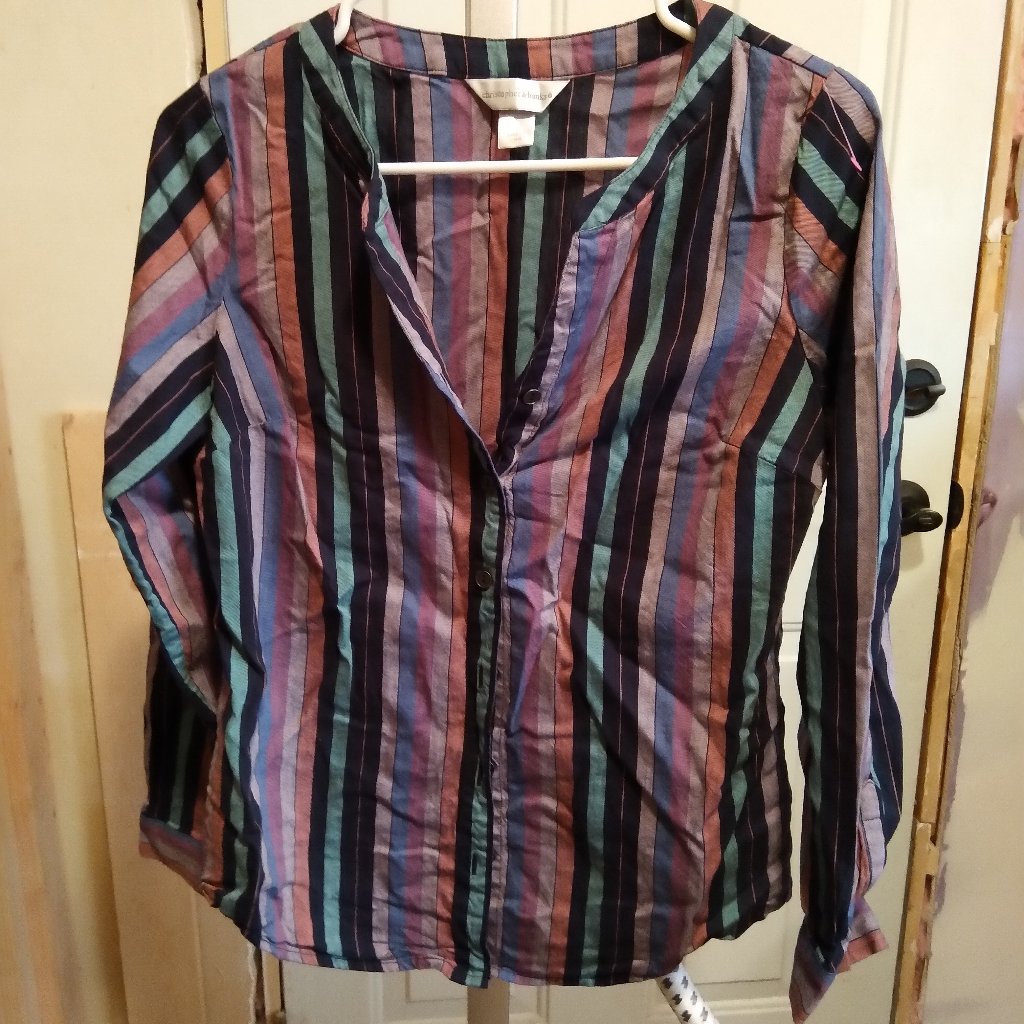 Christopher & Banks Button Down..... Euc